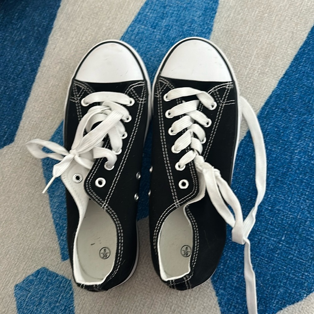 Converse style shoe